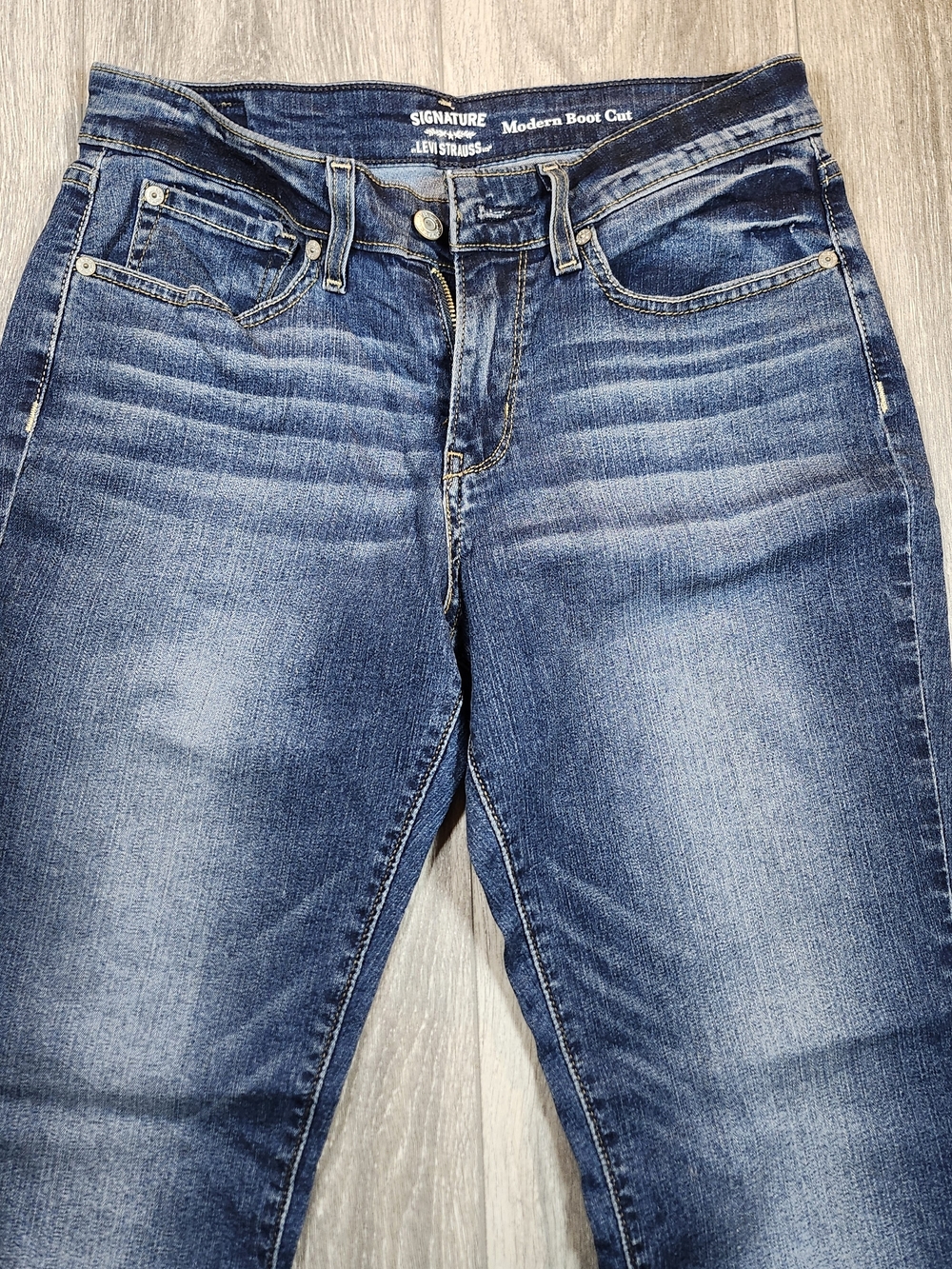 Signature by Levi Strauss Women's Modern Boot Cut Jeans 10M